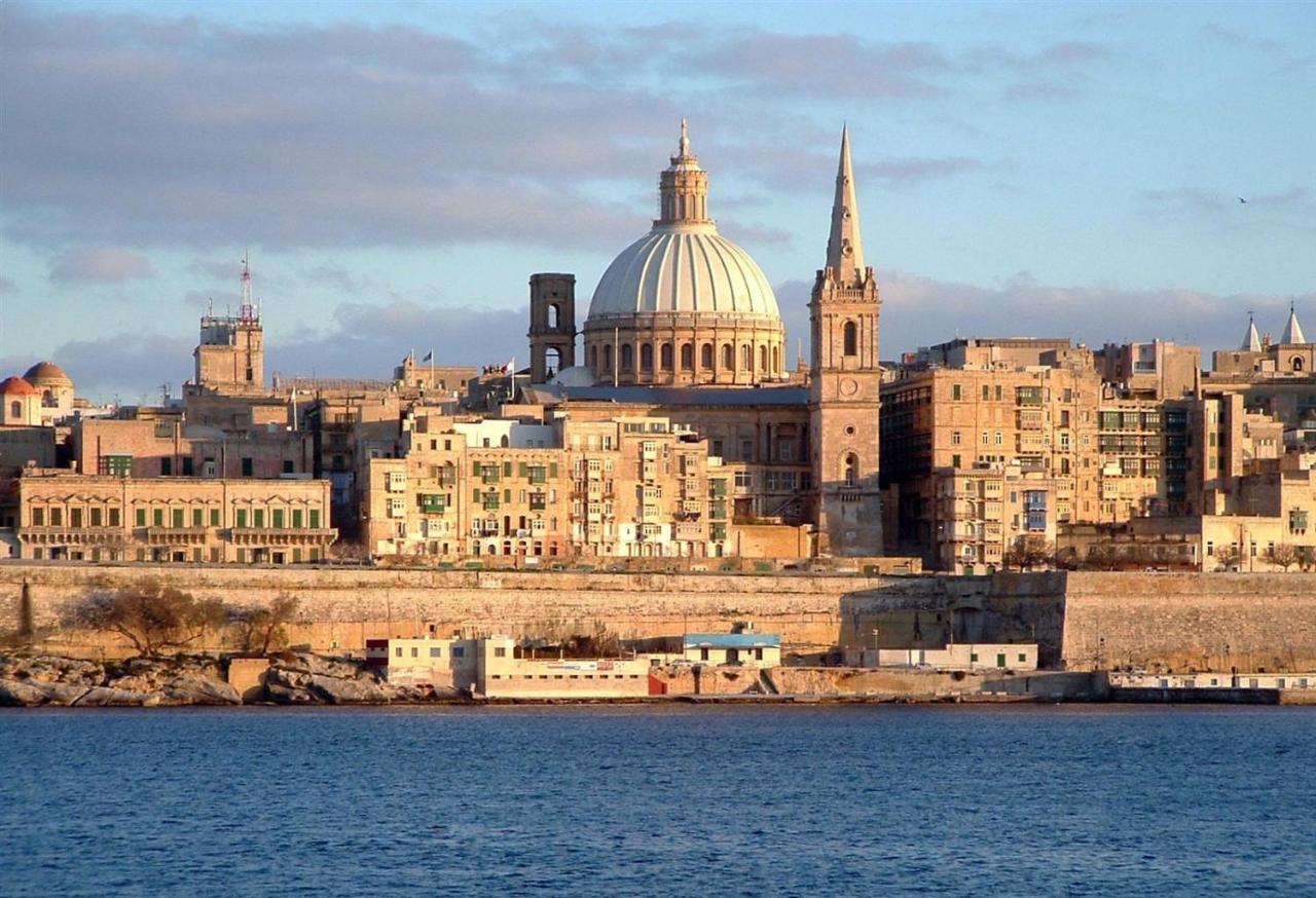 Modern Apartment In The Best Location, Perfect For Families Sliema Bagian luar foto