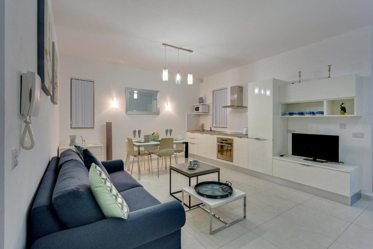 Modern Apartment In The Best Location, Perfect For Families Sliema Bagian luar foto