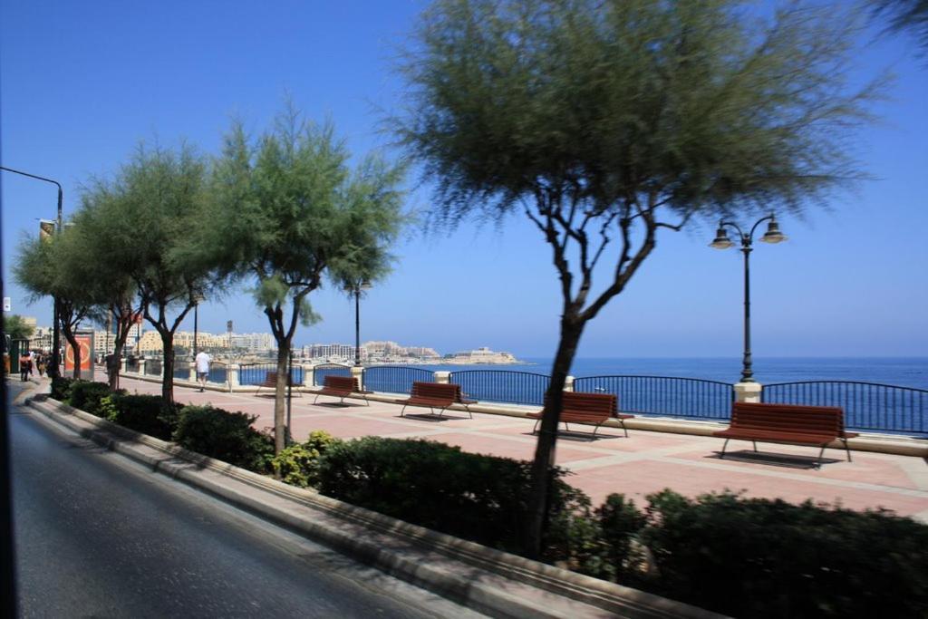 Modern Apartment In The Best Location, Perfect For Families Sliema Bagian luar foto